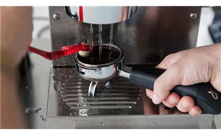 راهنمای کامل تمیز کردن و رسوب‌زدایی دستگاه اسپرسوساز