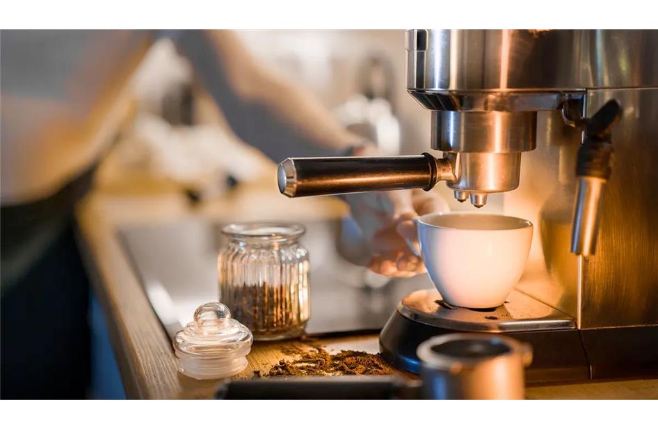 نبرد قهوه‌سازها: فرق اسپرسوساز اتوماتیک و نیمه اتوماتیک در چیست؟
